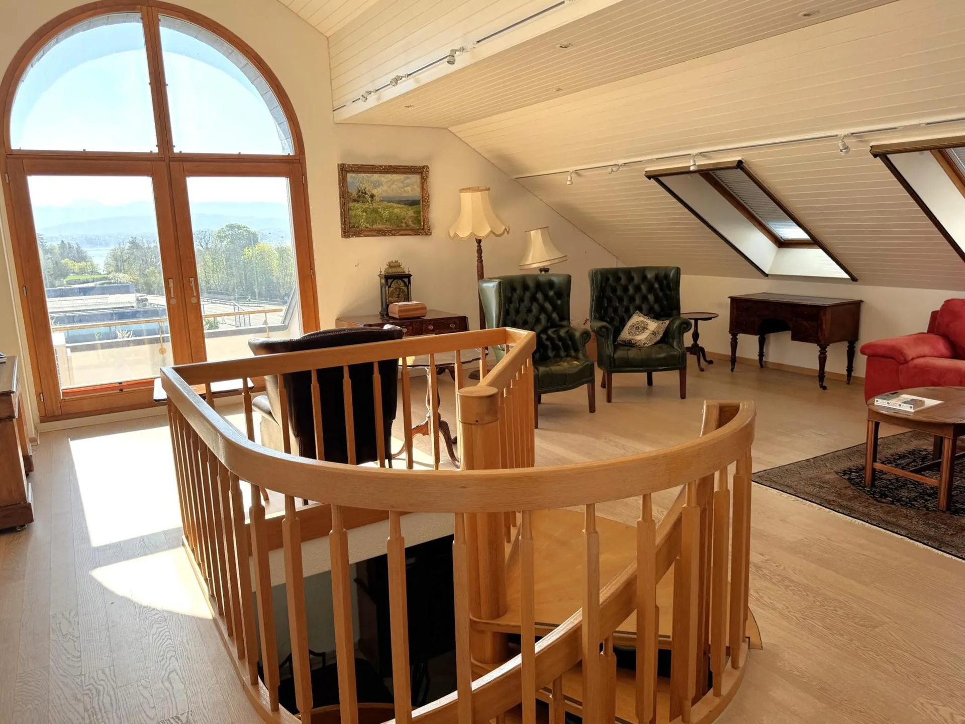 Bel appartement duplex de 4.5 pièces en attique