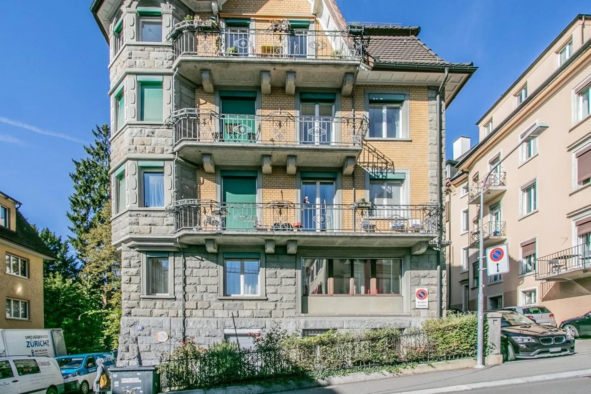 Frisch sanierte 2 Zimmer-Wohnung an Top-Lage mit Balkon