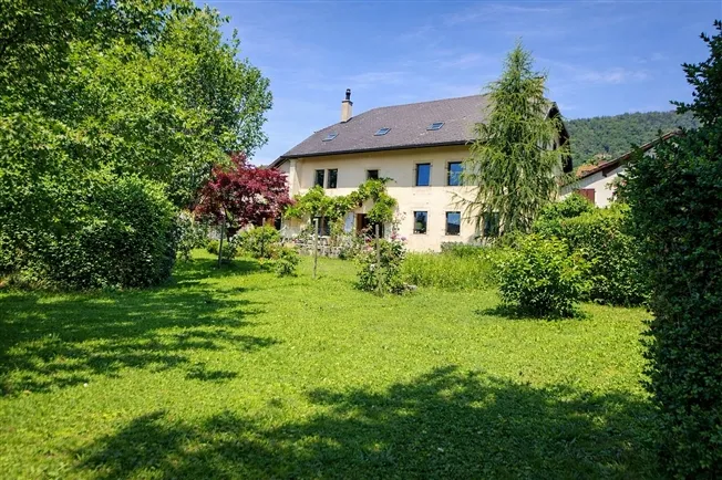 Hübsches Haus in lebenslanger Rente ohne Rente bewohnt
