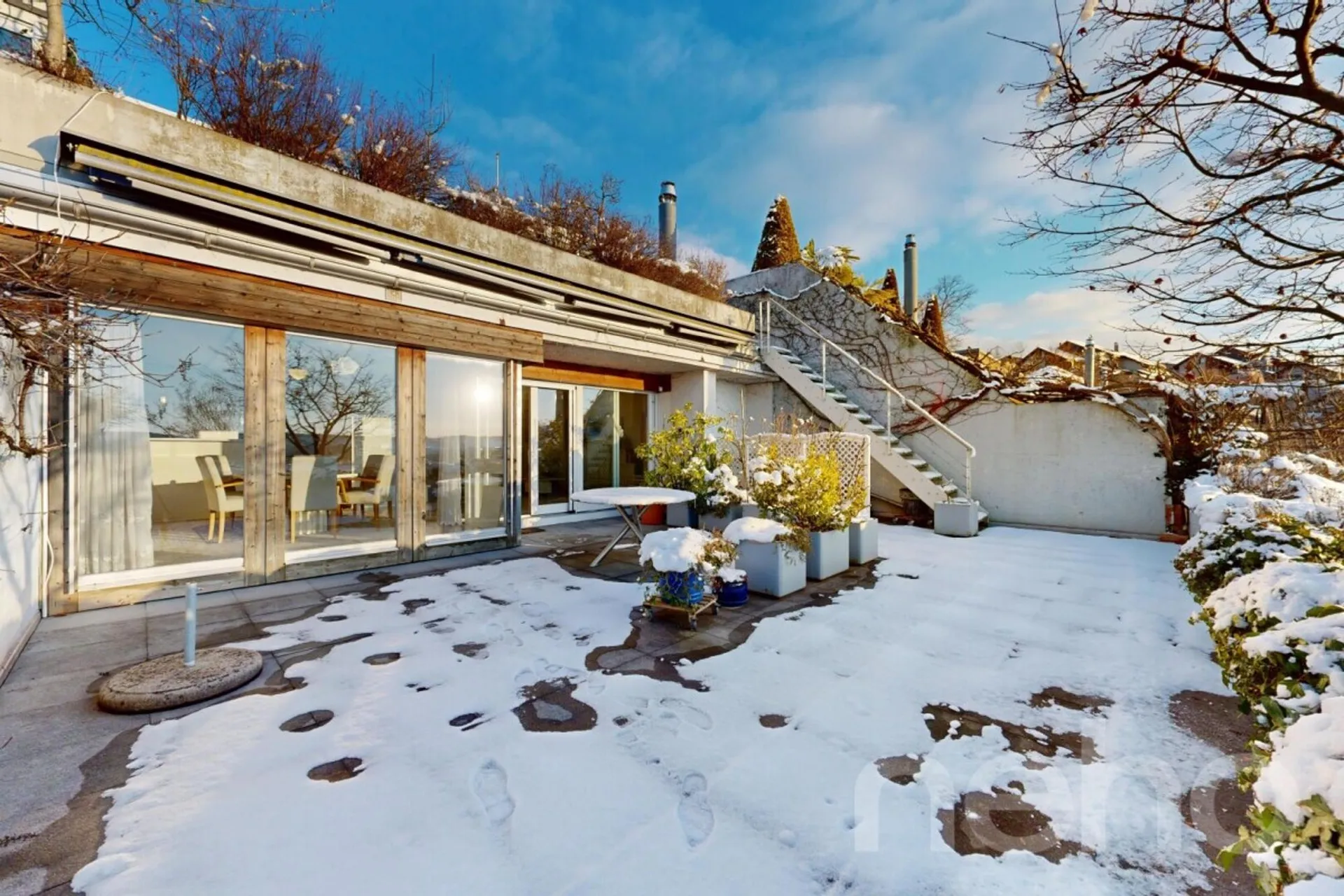 Terrassenwohnung auf zwei Ebenen mit Wintergarten und Panorama