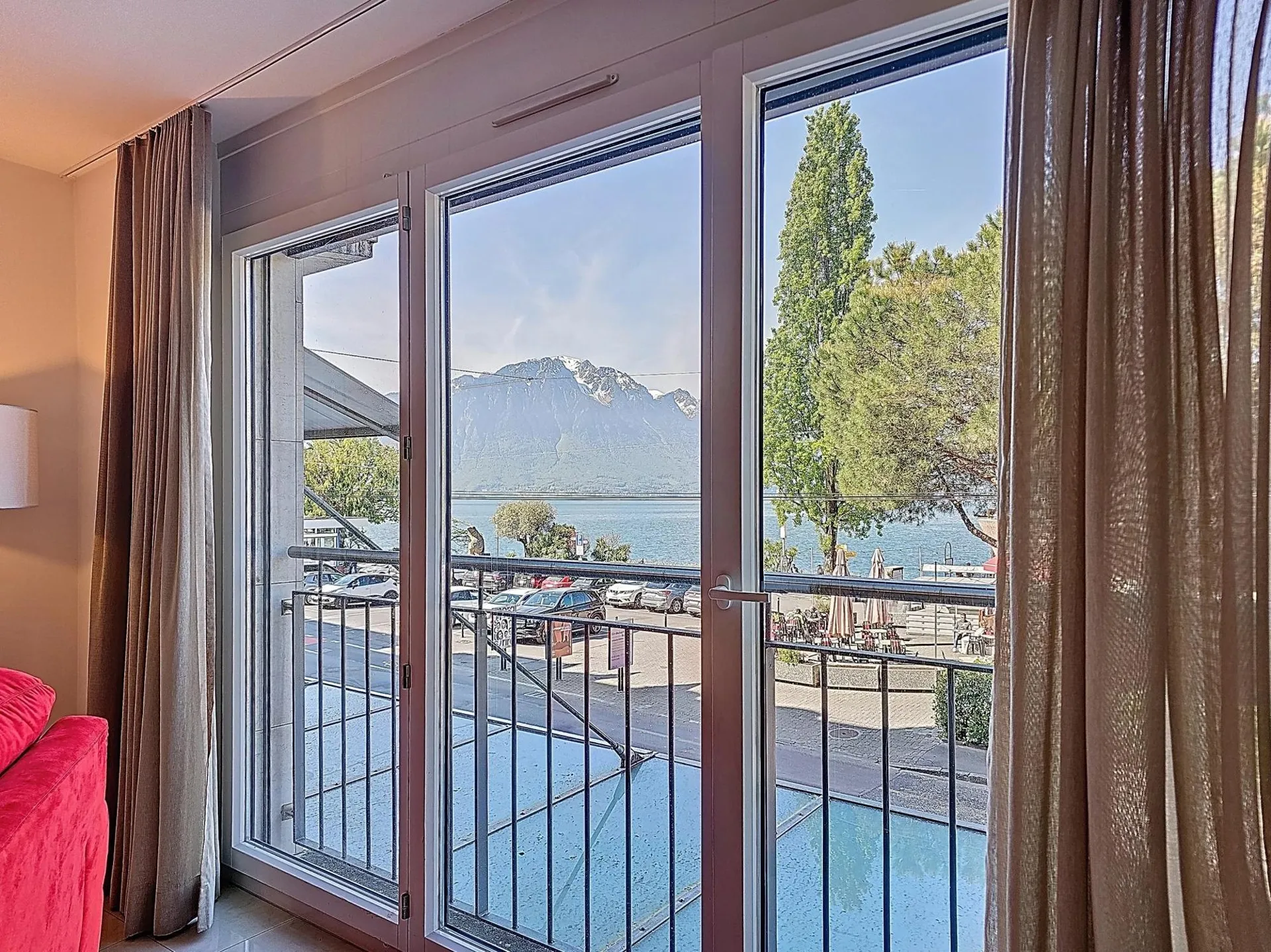 Superbe appartement contemporain avec vue lac