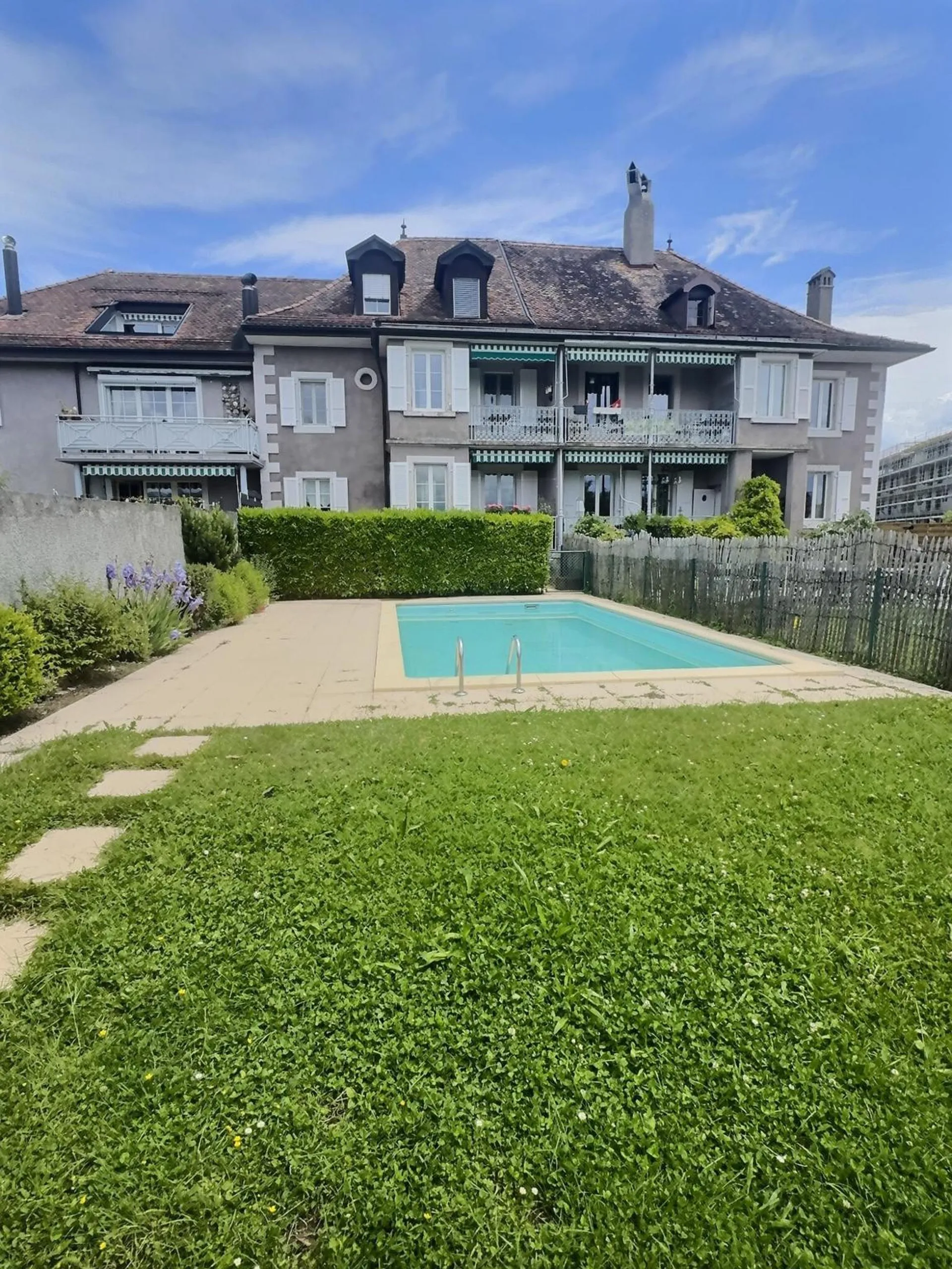Superbe appartement en viager occupé sans rente avec piscine et vue Lac