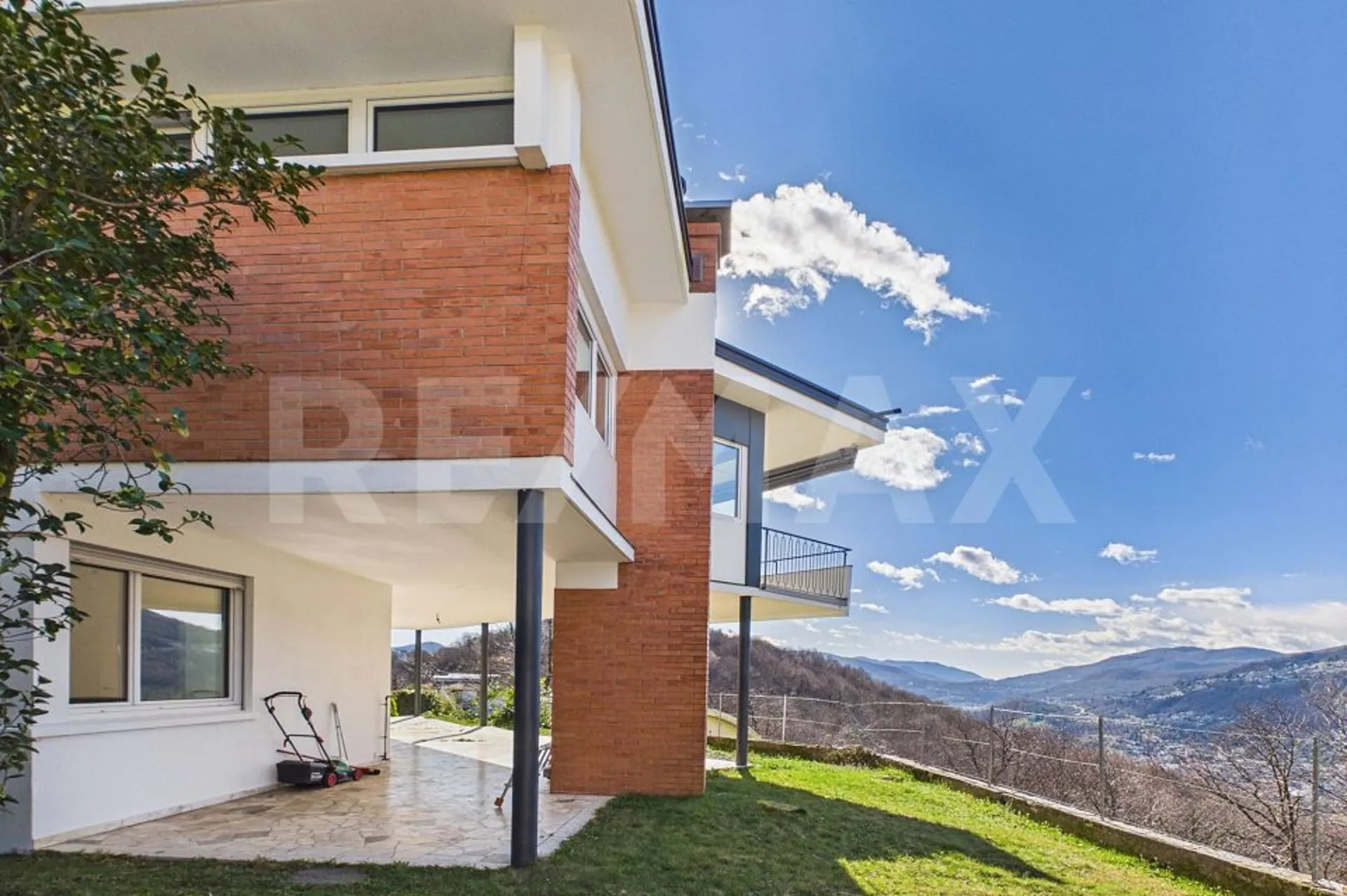 Villa panoramica con grande giardino e vista aperta  Breganzona