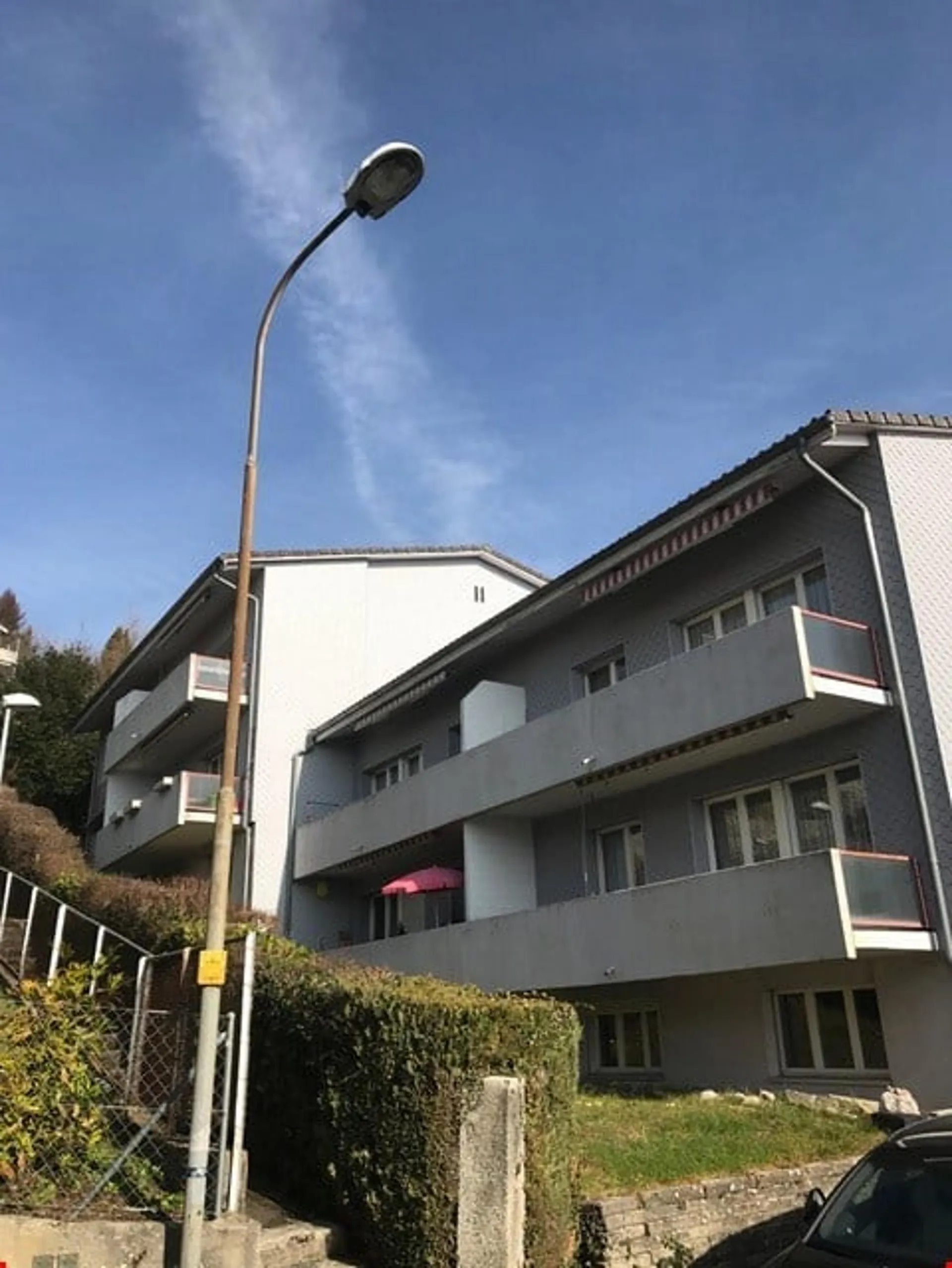 Praktisches Einzelzimmer mit Etagendusche/WC in Evilard