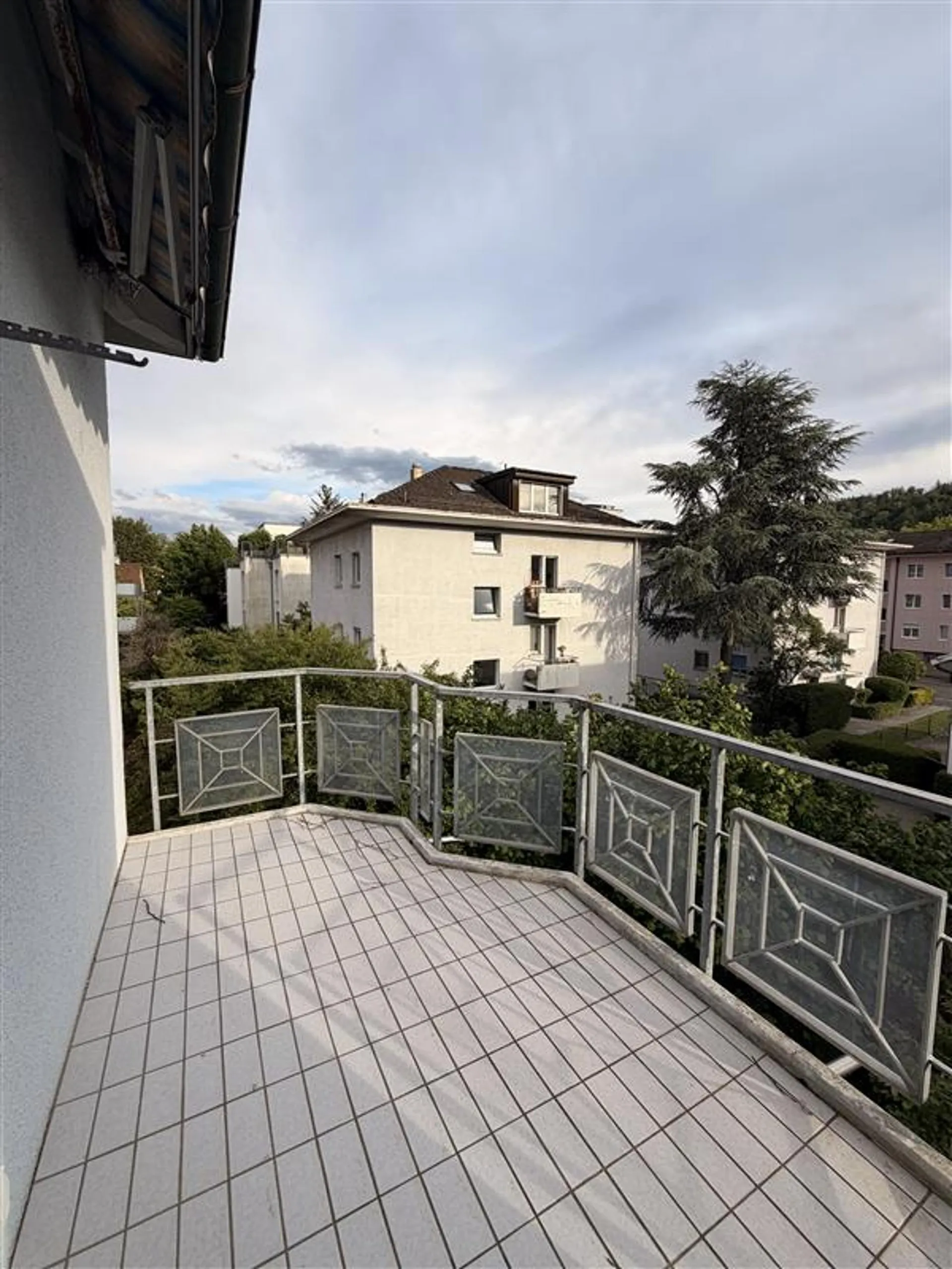 Grosszügige 4.5-Zimmerwohnung  mit Balkon