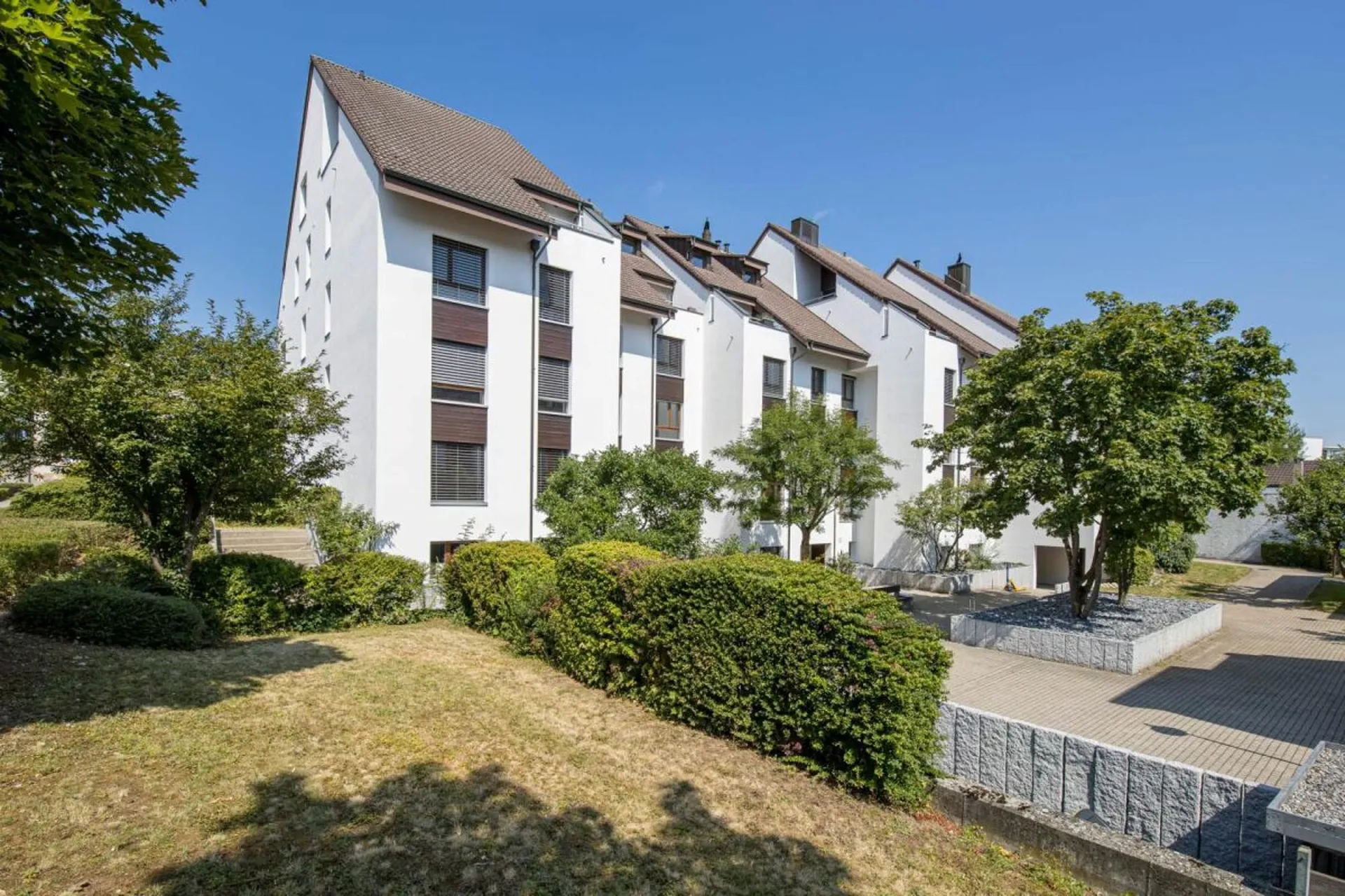 Nähe Schloss Binningen und Birsig - moderne 3 1/2 Zimmer-Wohnung im 2.OG