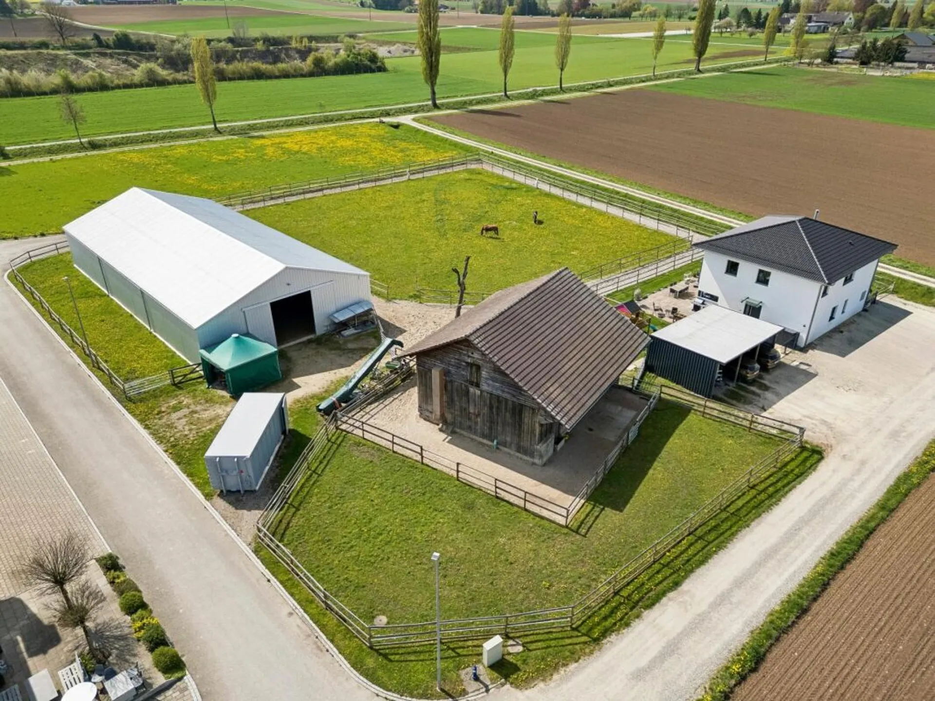 IHR EIGENES PFERDEPARADIES IM SONNIGEN KLETTGAU