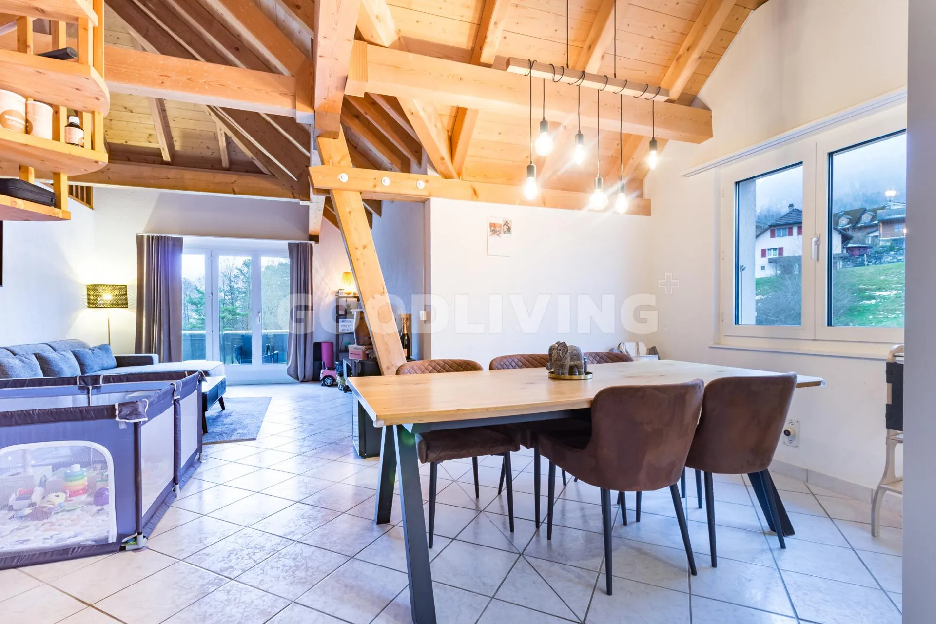 Duplex avec galerie et grand volume