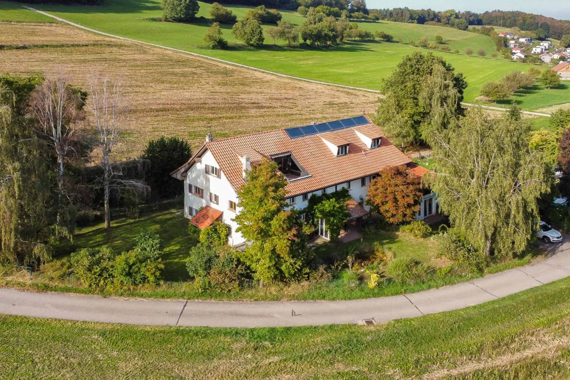 Spacieux triplex avec terrasse, jardin et piscine intérieure