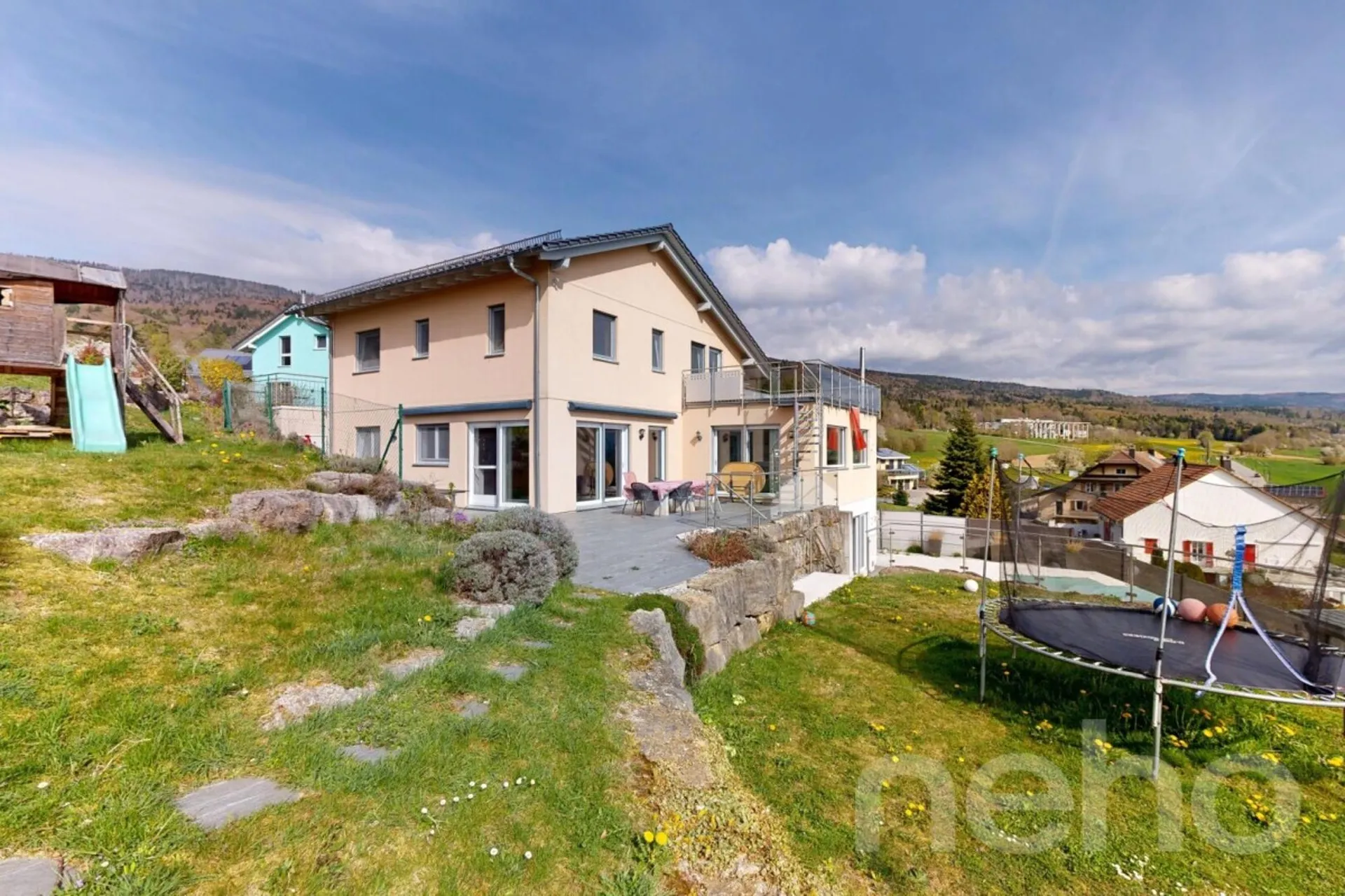 Maison passive avec studio, piscine et vue dégagée