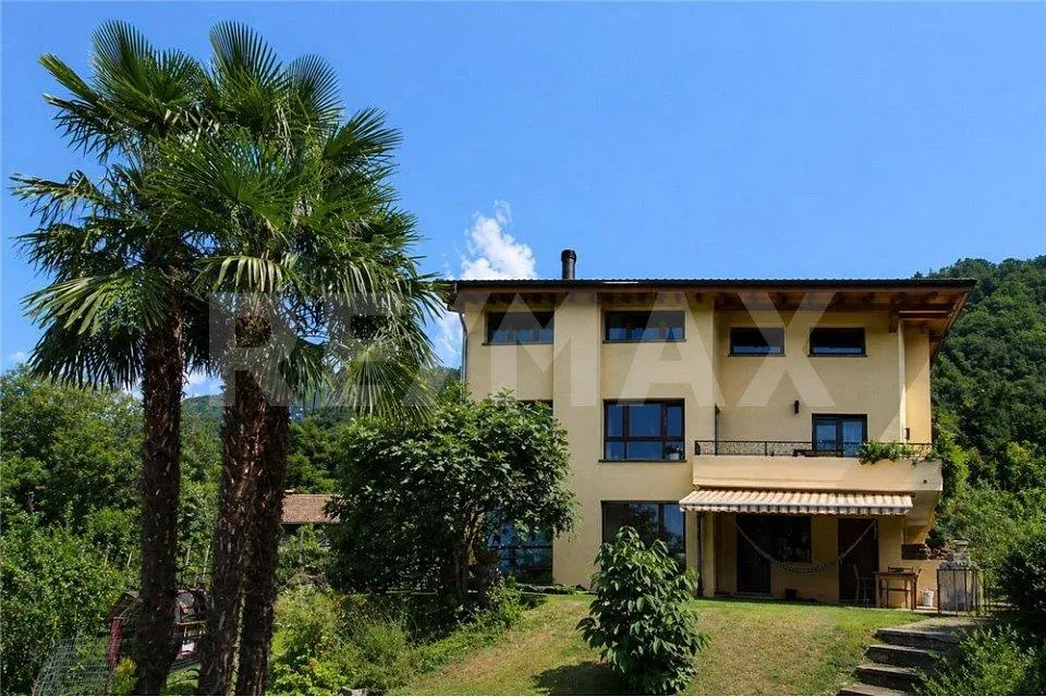 Ampia casa unifamiliare nel verde