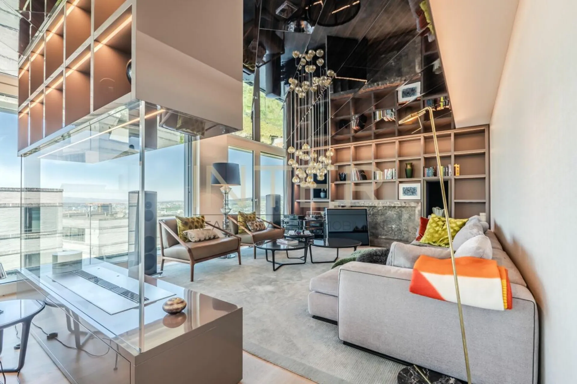 Exklusive 4.5-Zimmer-Terrassenwohnung mit direktem Liftzugang und See-, Berg- und Stadtsicht in Zug