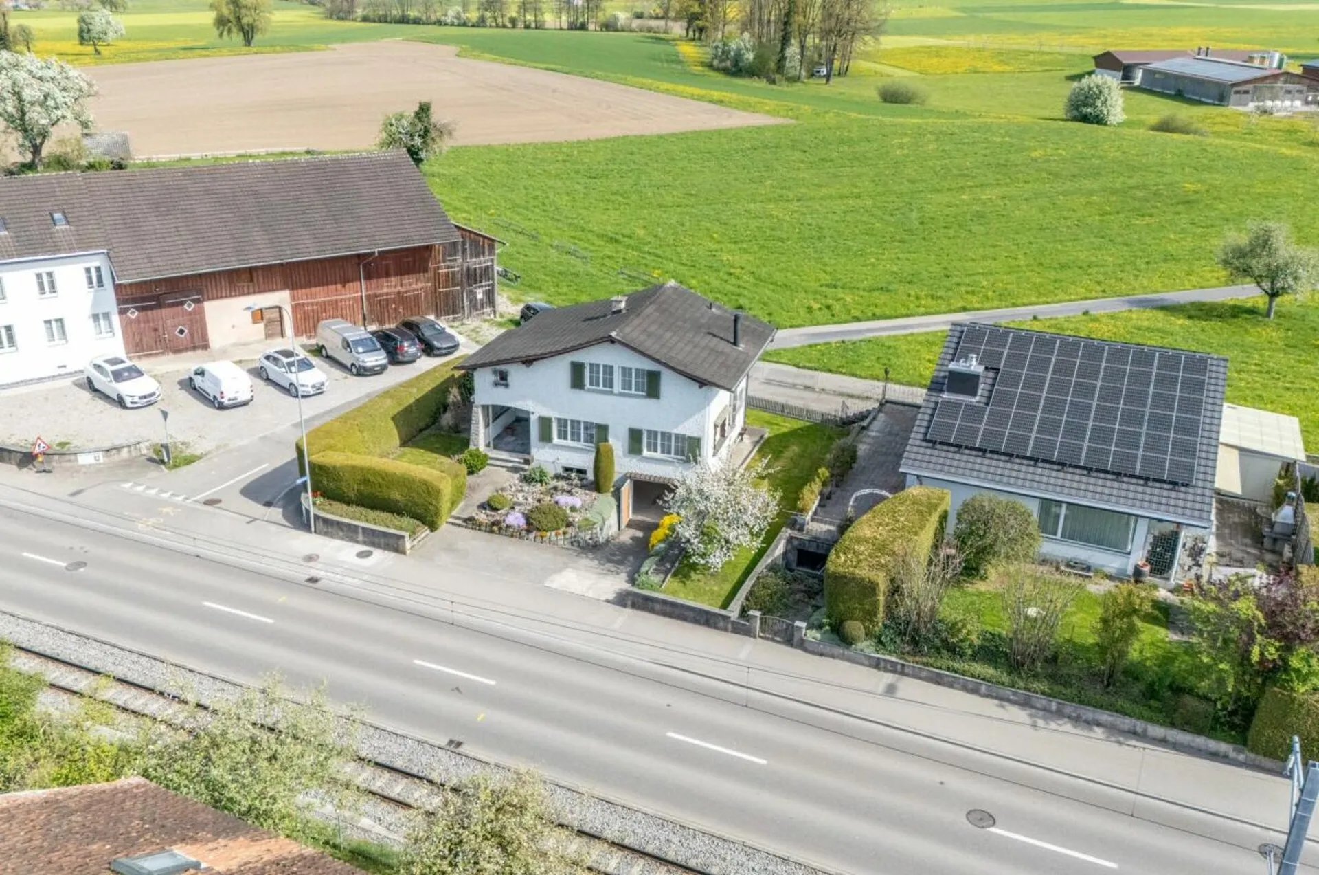 Freistehendes 3.5-Zimmer-Einfamilienhaus mit Garage, Wintergarten und traumhafter Aussicht ins Grüne