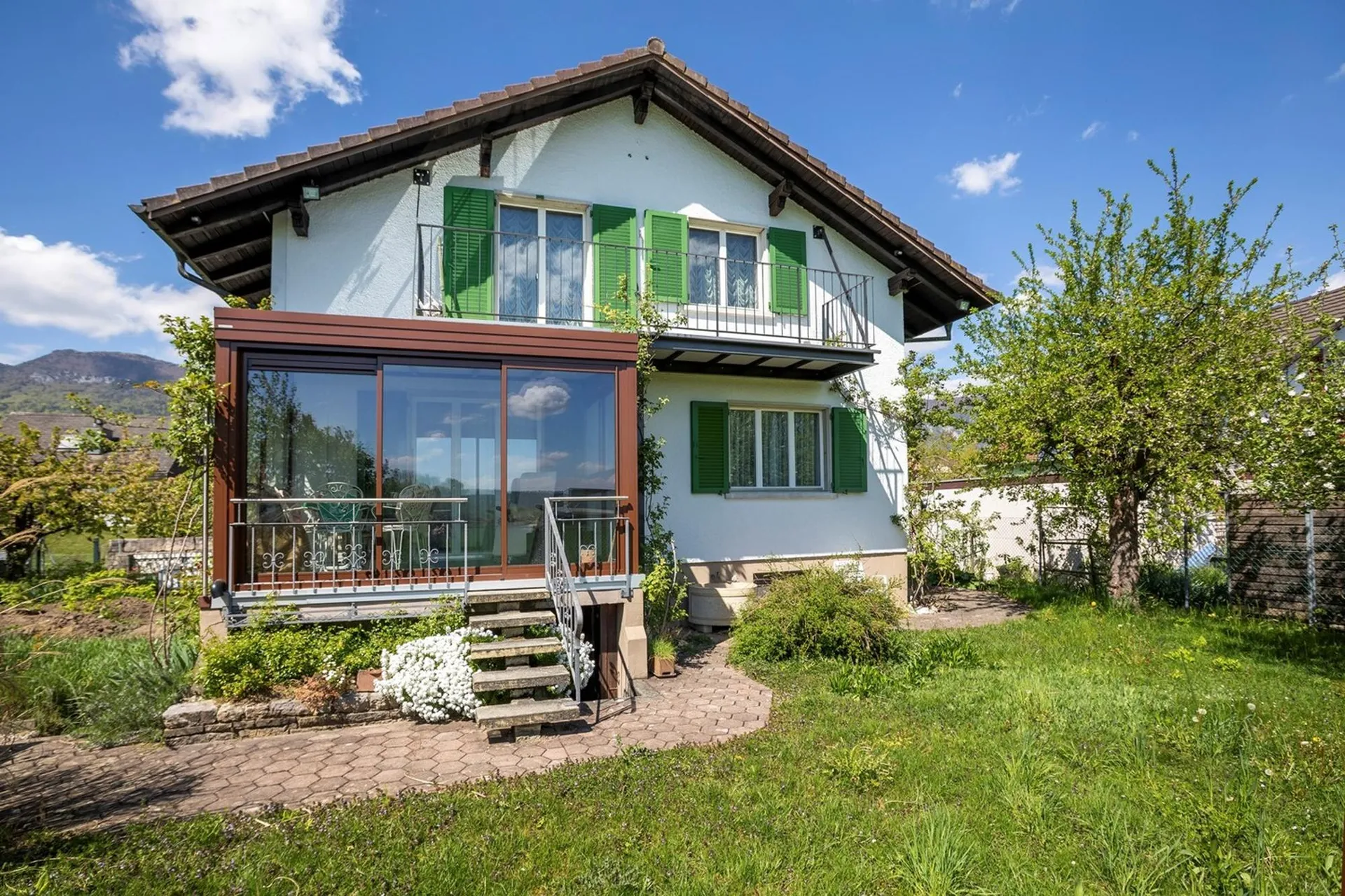 Charmantes freistehendes Einfamilienhaus mit Garten, Wintergarten und attraktivem Entwicklungspotenzial