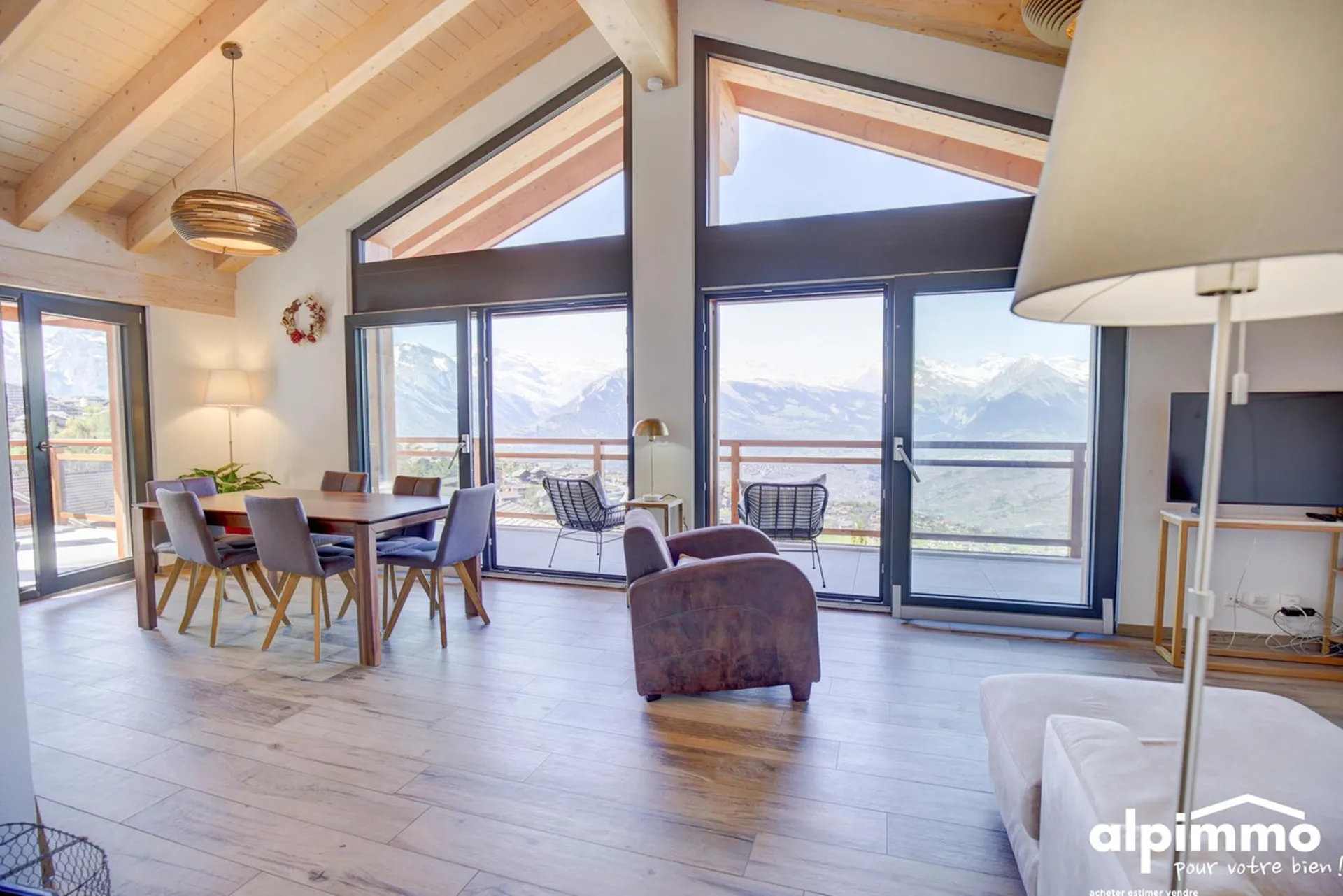 Magnifique chalet au bord du bisse à Nendaz !