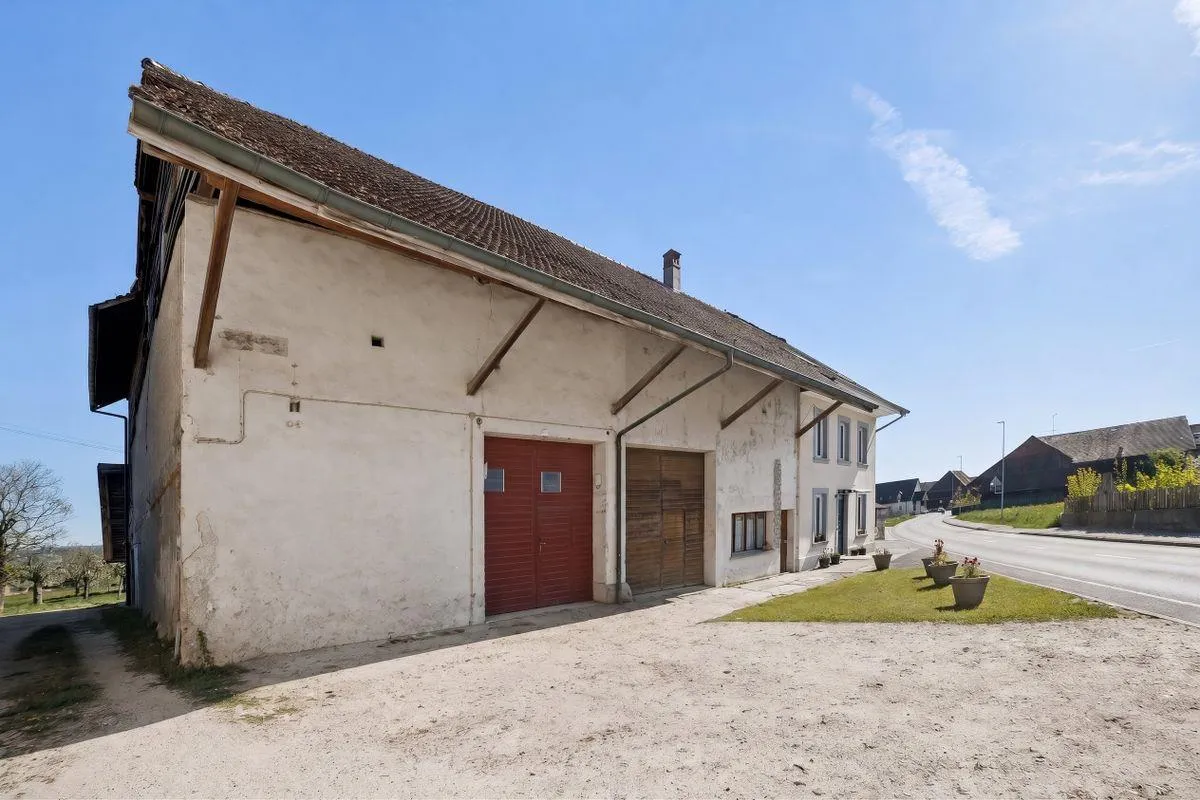Grange à rénover avec de beaux volumes et potentiel de transformati...