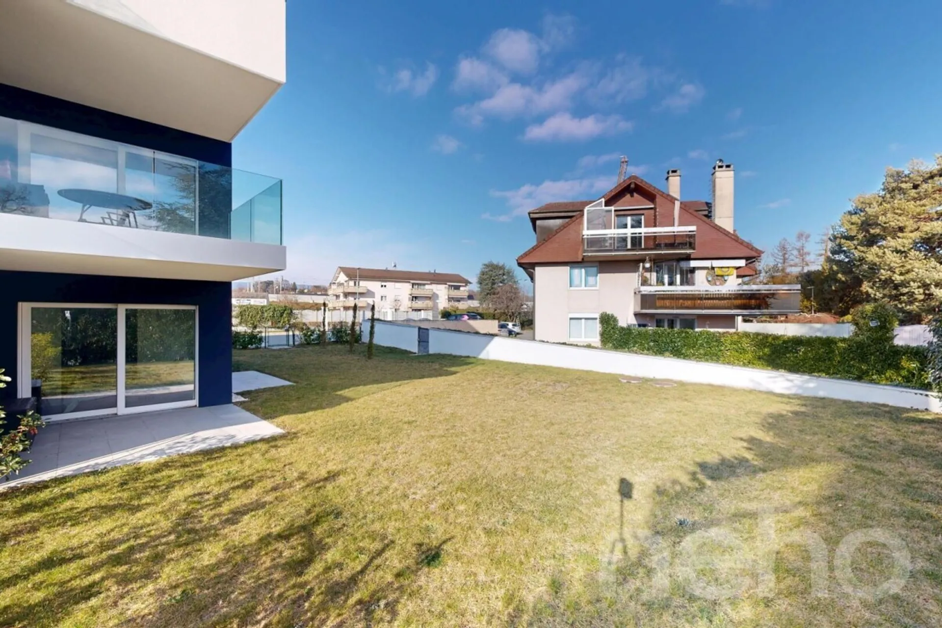 Appartement neuf avec jardin et accès au lac
