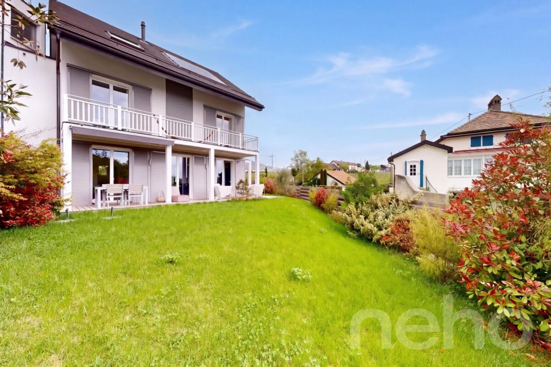 Maison mitoyenne lumineuse avec jardin au calme absolu au Mont/Rolle