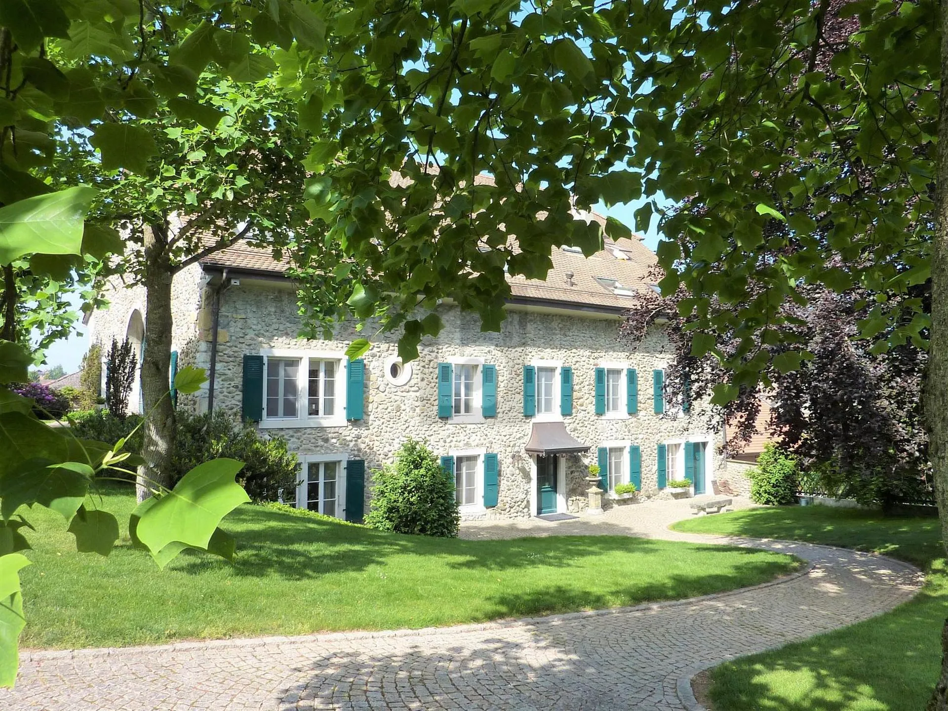AU CALME ET EMPLACEMENT PRIVILÉGIÉ !