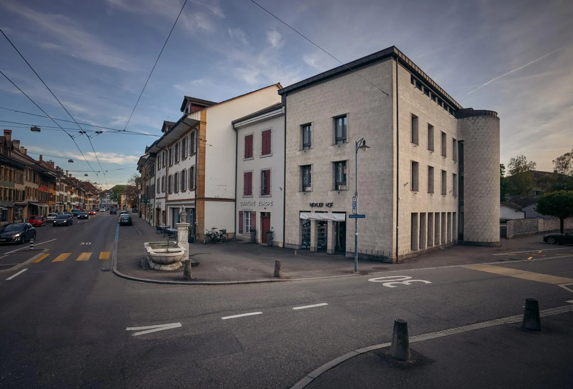 Lichtdurchflutete Attikawohnung mit Terrasse im Herzen Nidau