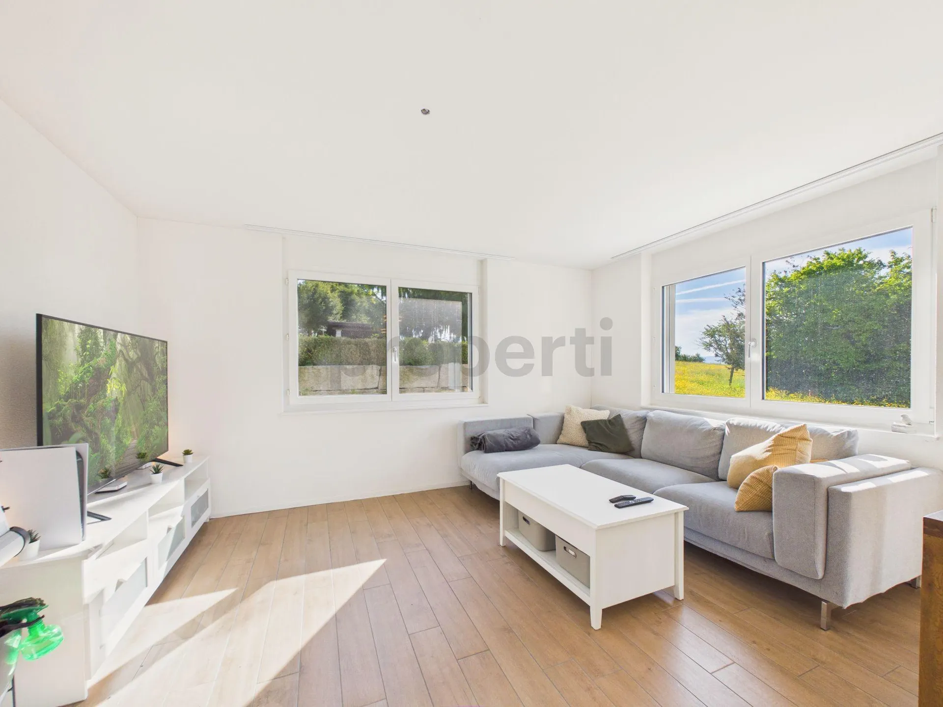 Moderne 2.5-Zimmer-Stepped-Flat mit Tiefgarage, Täuffelen