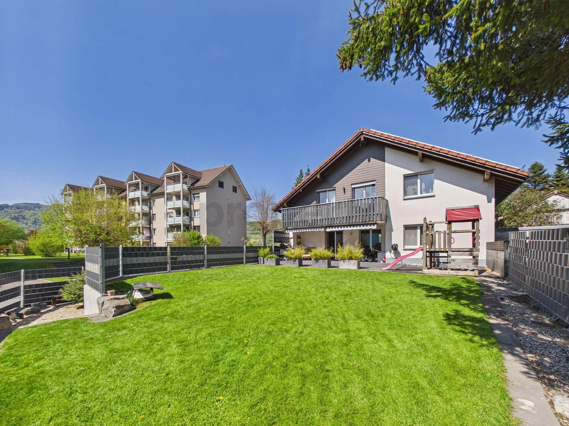 Ruhiges Familienparadies in Au SG - 7.5-Zimmer-Einfamilienhaus mit Garten & viel Platz