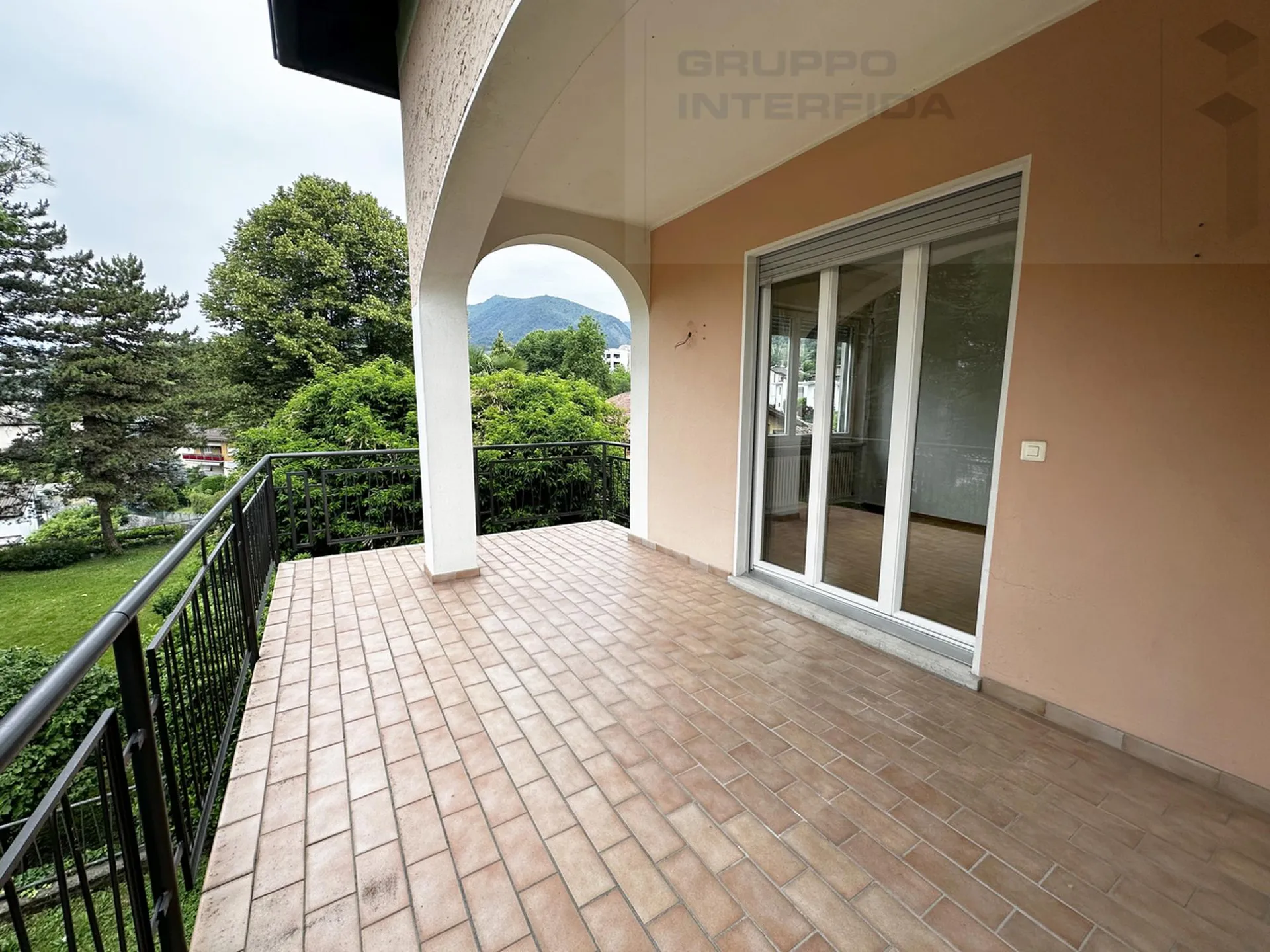 Image 12