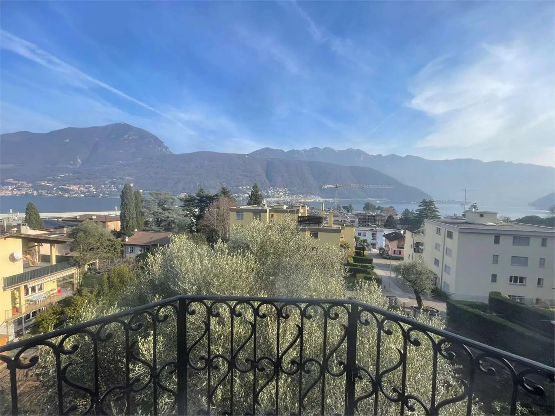 Duplex in affitto a Melide con vista lago e ampio balcone