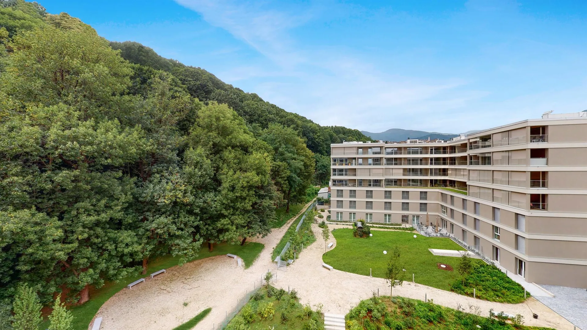 Luce, terrazza e lavanderia privata a Parco Cornaredo
