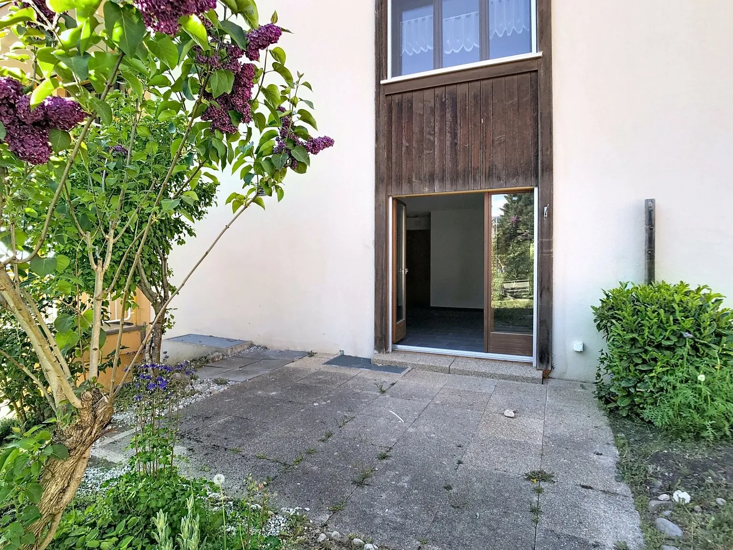 BEAU STUDIO AVEC TERRASSE / SCHÖNE STUDIO MIT TERRASSE
