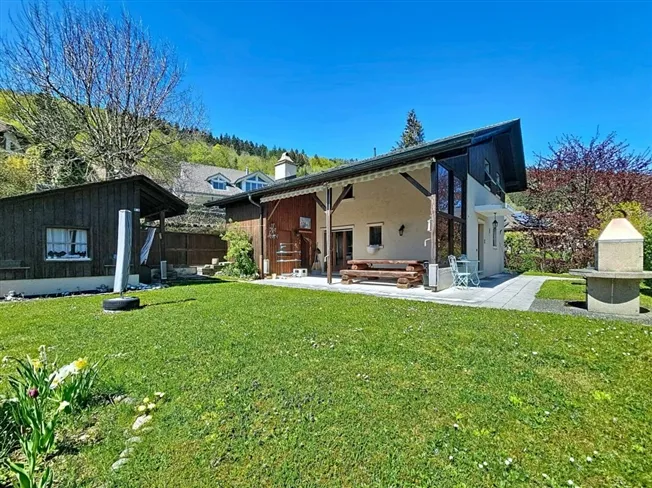 Villa mit großem Garten in Villeret