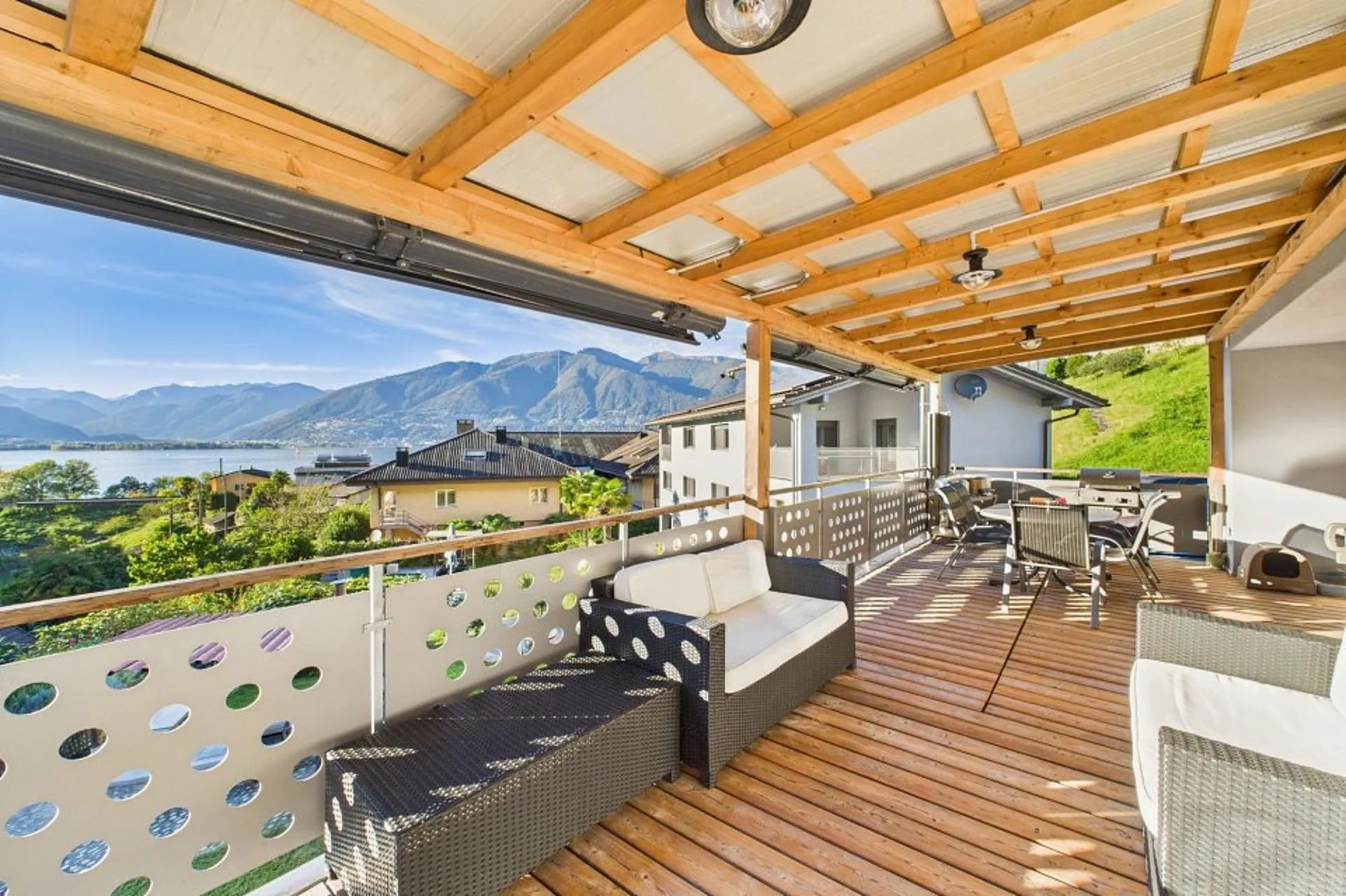 Appartamento duplex 4 ½ locali con vista lago e piscina