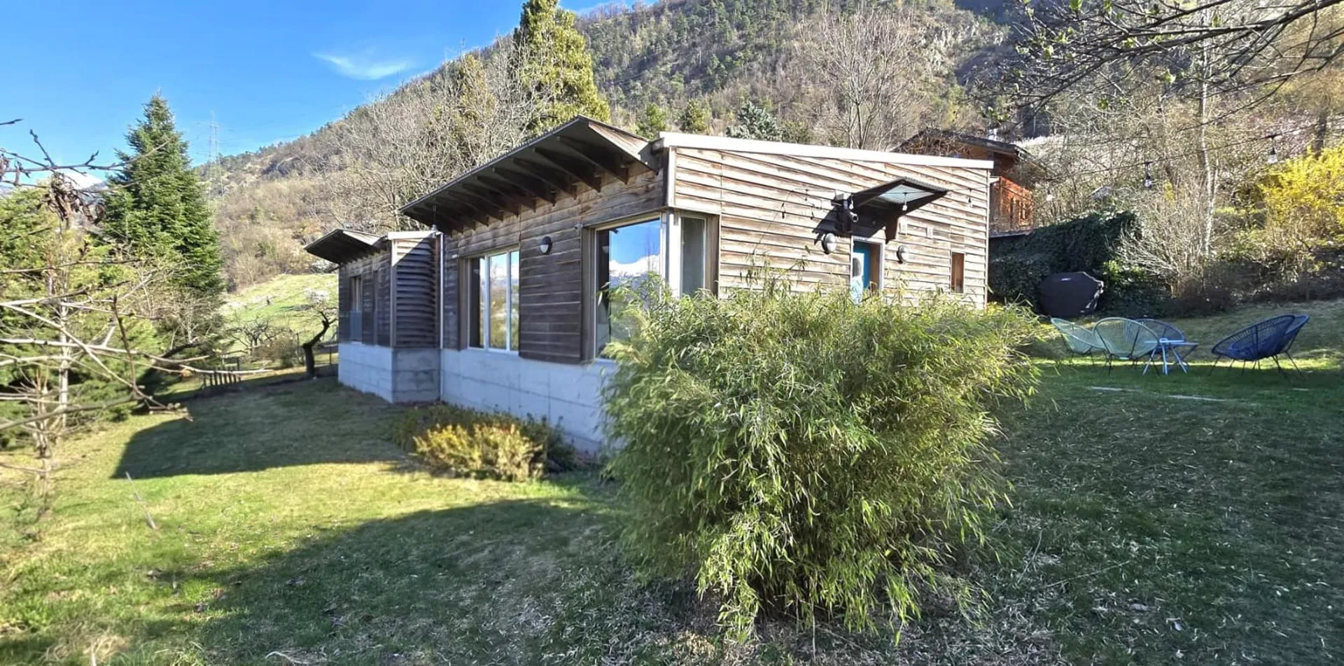 Villa d'architecte - 4.5 pces - 1'212 m2 terrain - Grône - EXCLUSIVITE