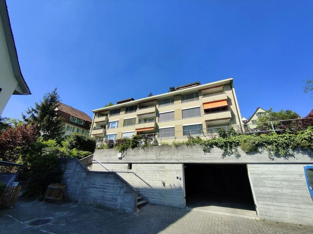 Zentrumsnahe, helle 4-Zimmerwohnung im Hochparterre