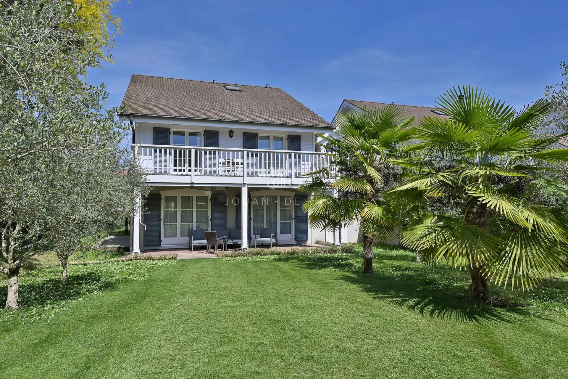 Villa jumelle au coeur du village de Founex - 6p à louer