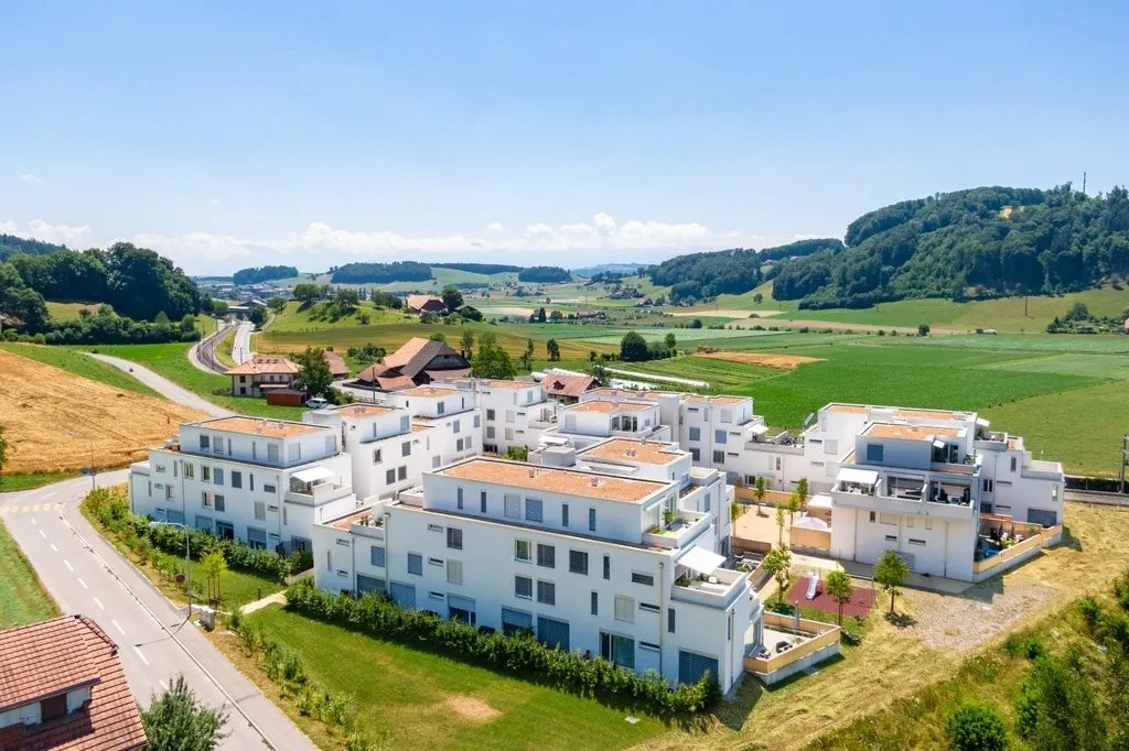 Moderne Wohnung mit zwei Sitzplätzen