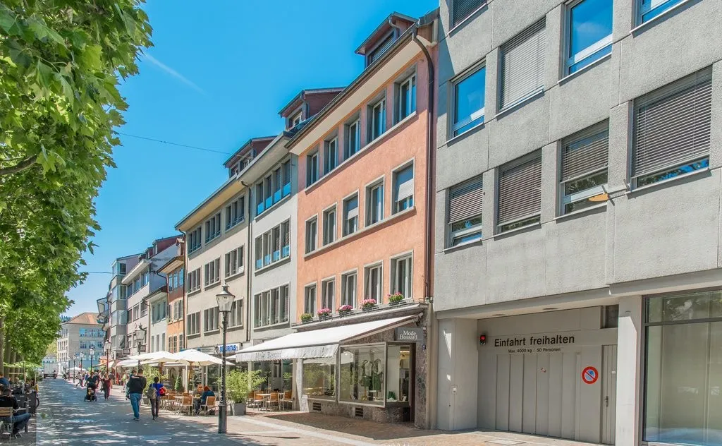 Zentraler Einstellplatz zu vermieten