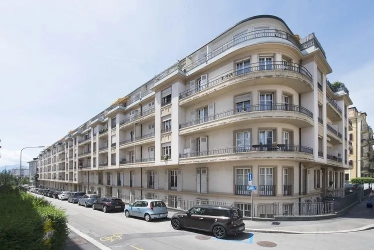 Place de parc extérieure