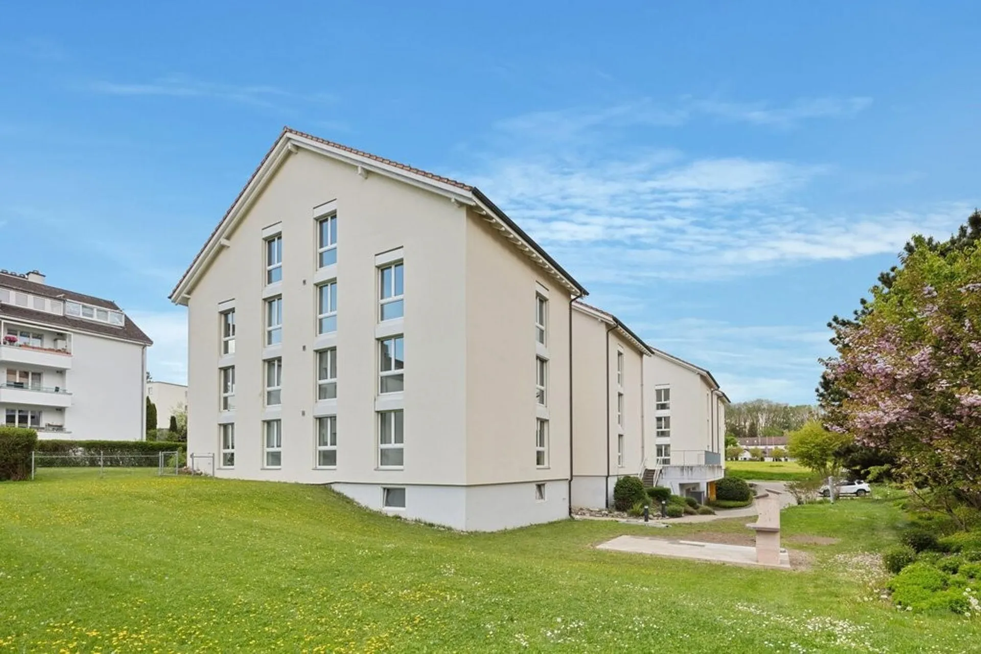 moderne Wohnung mit sonnigem Balkon