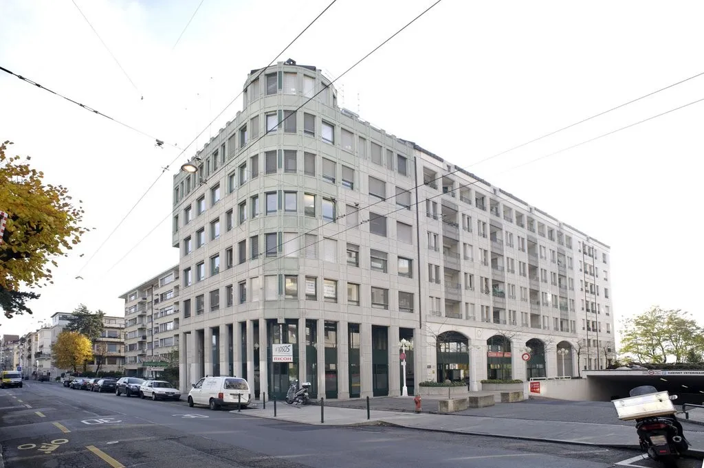 PLUSIEURS PLACE DE PARC PARKING MOTO AU SOUS-SOL  DE L'IMMEUBLE