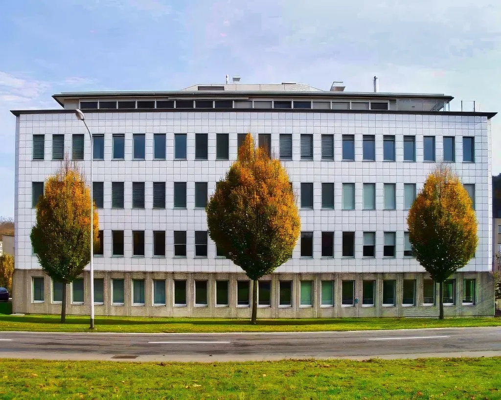 130 m2 - 1'100 m2 - Büroräumlichkeiten im Industriegebiet Täfern
