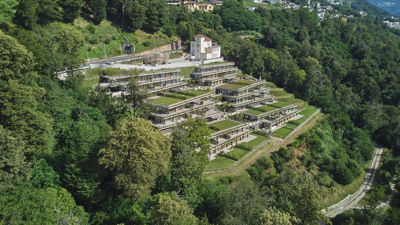 Moderno Appartamento con Ampia Terrazza e Giardino