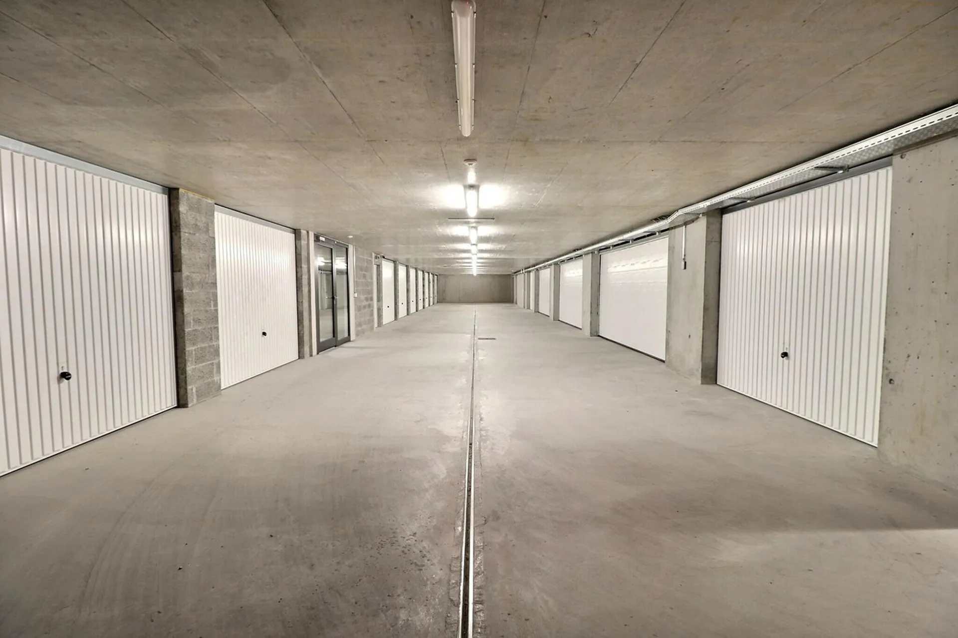 Garage-box intérieur