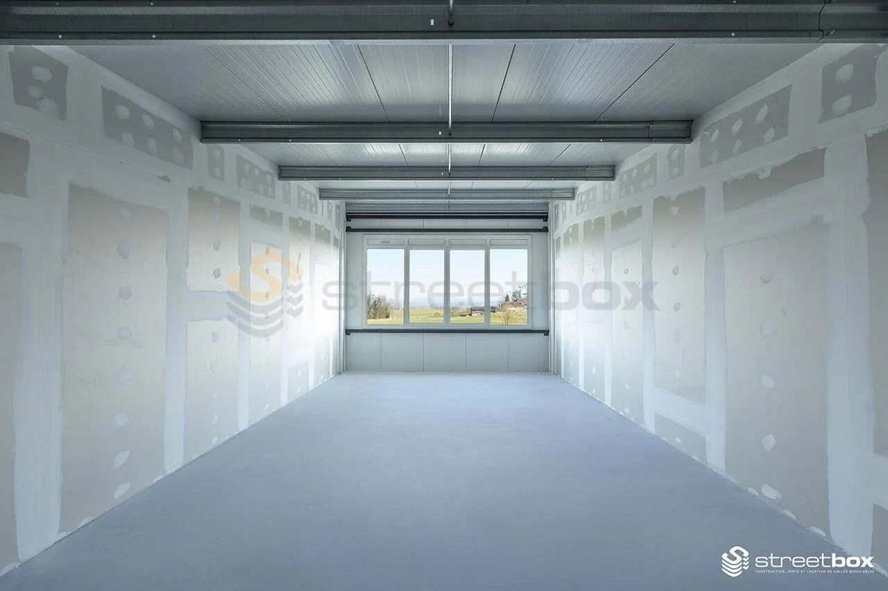 Streetbox de 115 m2 très bien situé !