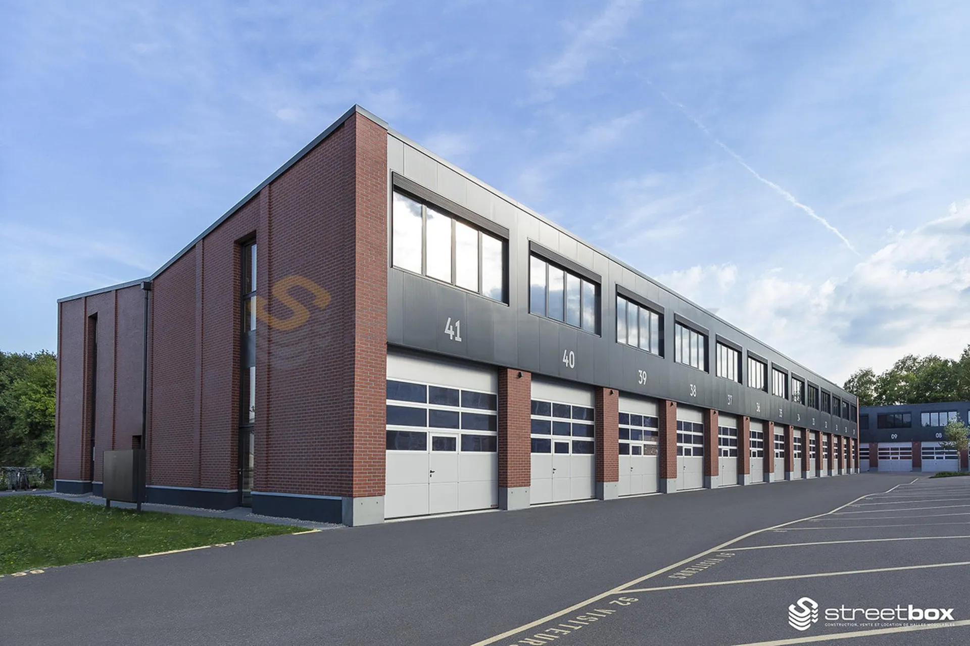 Nouveau site - livraison mi-2026 - Streetbox de 115 m2 très bien situé