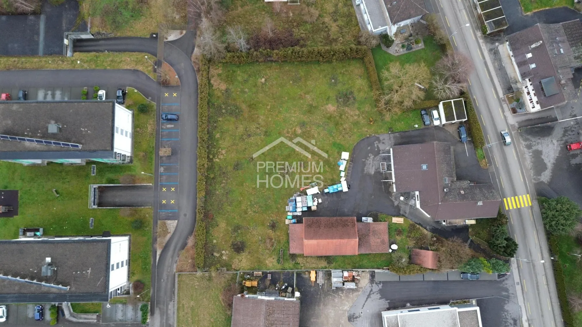 Terrain à bâtir avec immeuble et fort potentiel