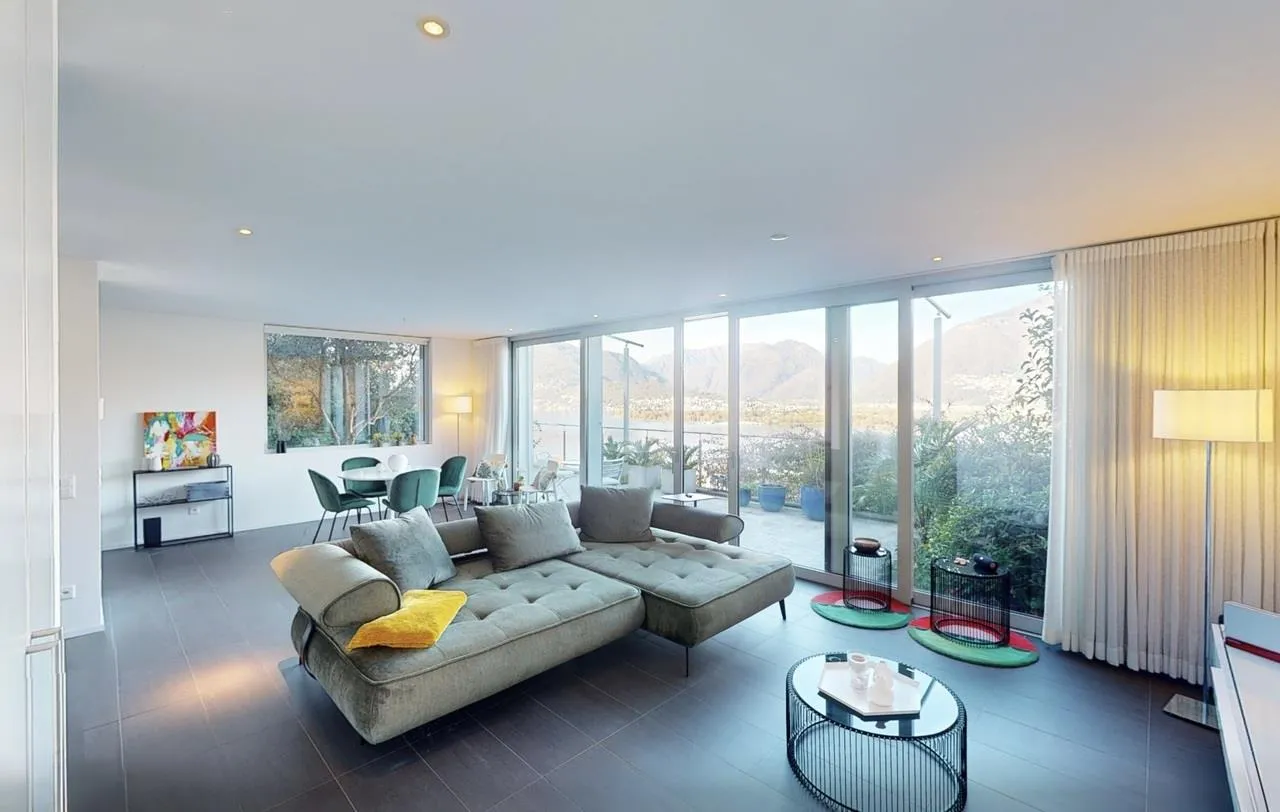 Elegantes Ferienhaus mit Seesicht und Terrasse