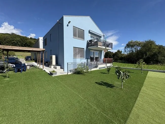 MODERN AN RUHIGER UND LÄNDLICHER LAGE