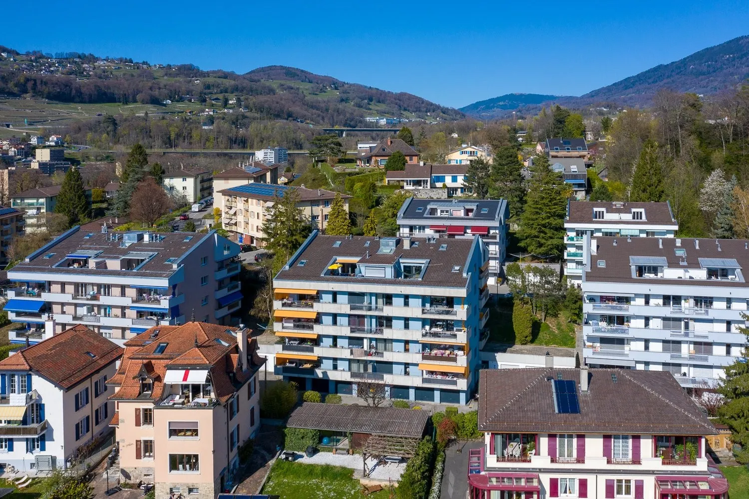 Place de parc extérieure disponible dans un quartier résidentiel à Vevey