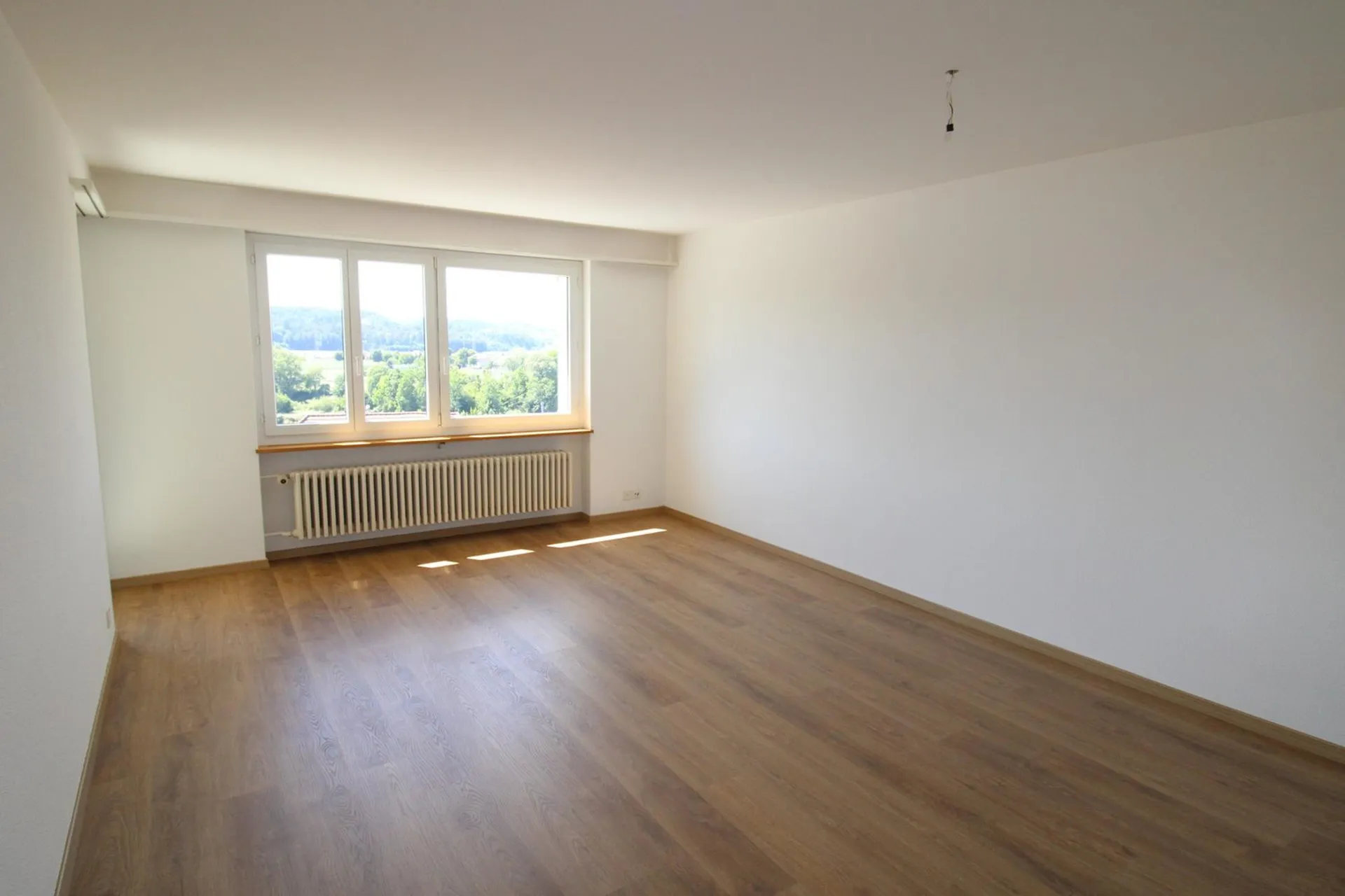 Wir vermieten eine 3-Zimmer-Wohnung im 2. OG in Döttingen!
